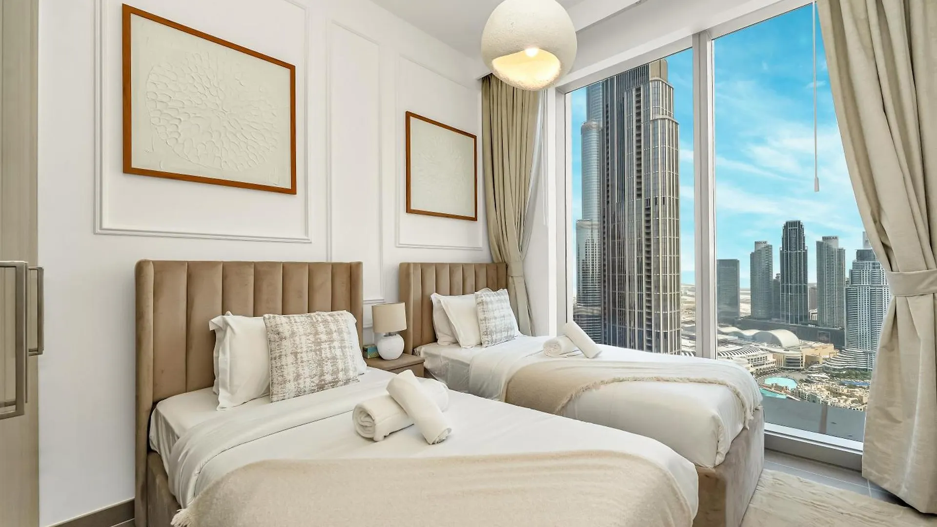 Burj Khalifa Bliss I 4 Bedroom Apartments I Burj Khalifa & Fountain Views I Free Gym, Pool, Parking, Wi-Fi And Ps5 I By Skyline Serenity Dubai