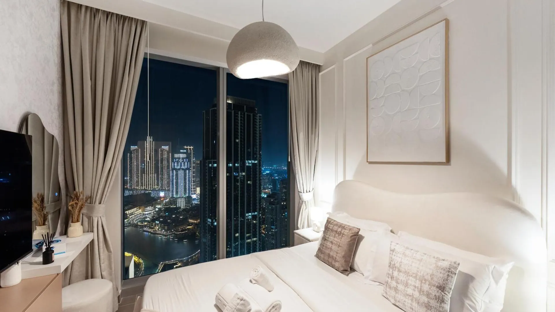 Burj Khalifa Bliss I 4 Bedroom Apartments I Burj Khalifa & Fountain Views I Free Gym, Pool, Parking, Wi-Fi And Ps5 I By Skyline Serenity Dubai