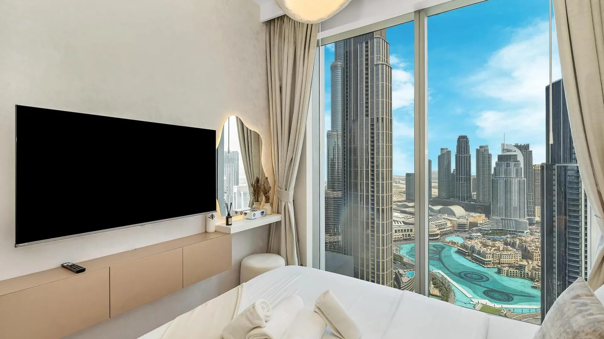 Burj Khalifa Bliss I 4 Bedroom Apartments I Burj Khalifa & Fountain Views I Free Gym, Pool, Parking, Wi-Fi And Ps5 I By Skyline Serenity Dubai
