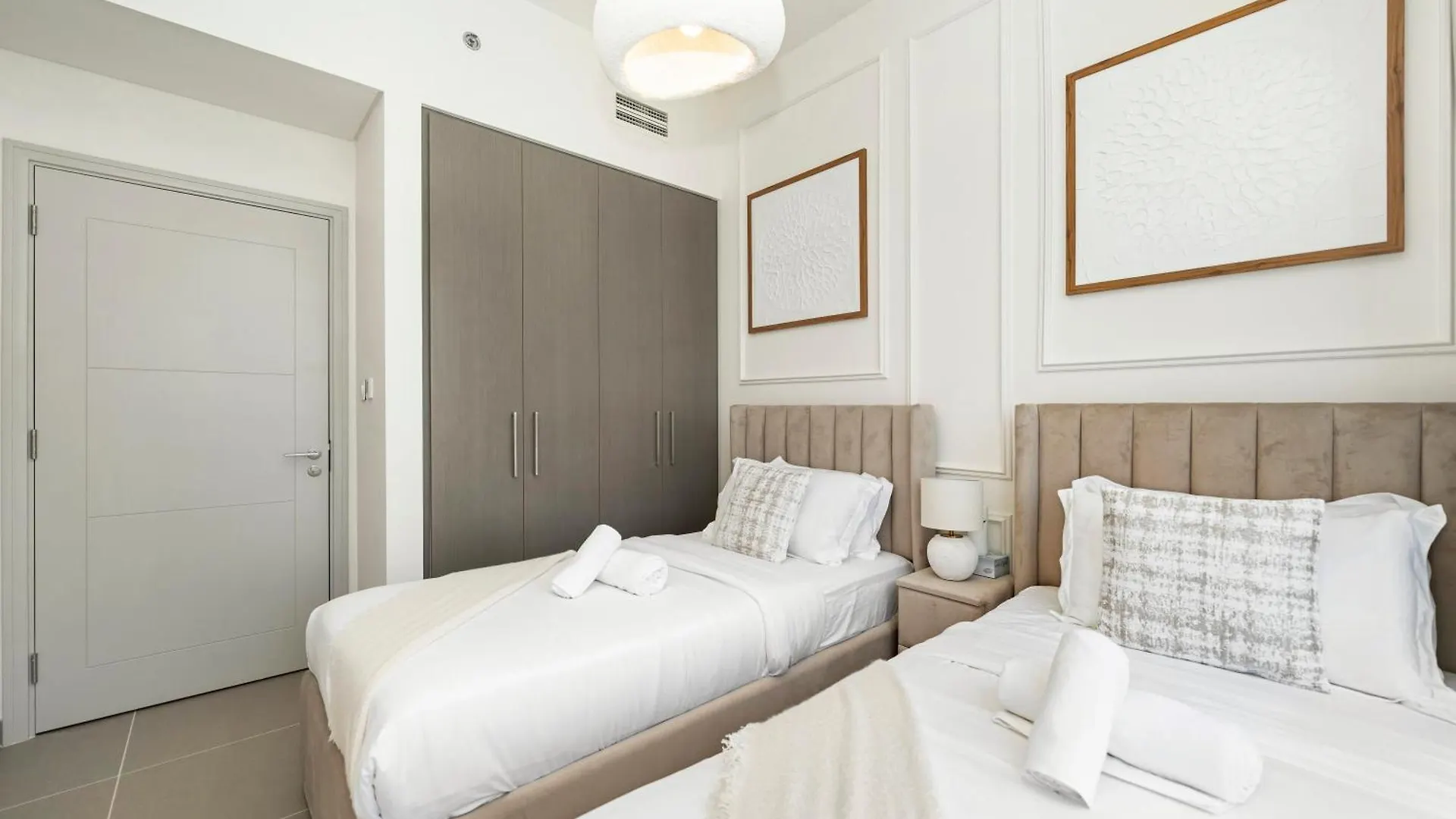 Burj Khalifa Bliss I 4 Bedroom Apartments I Burj Khalifa & Fountain Views I Free Gym, Pool, Parking, Wi-Fi And Ps5 I By Skyline Serenity Dubai United Arab Emirates