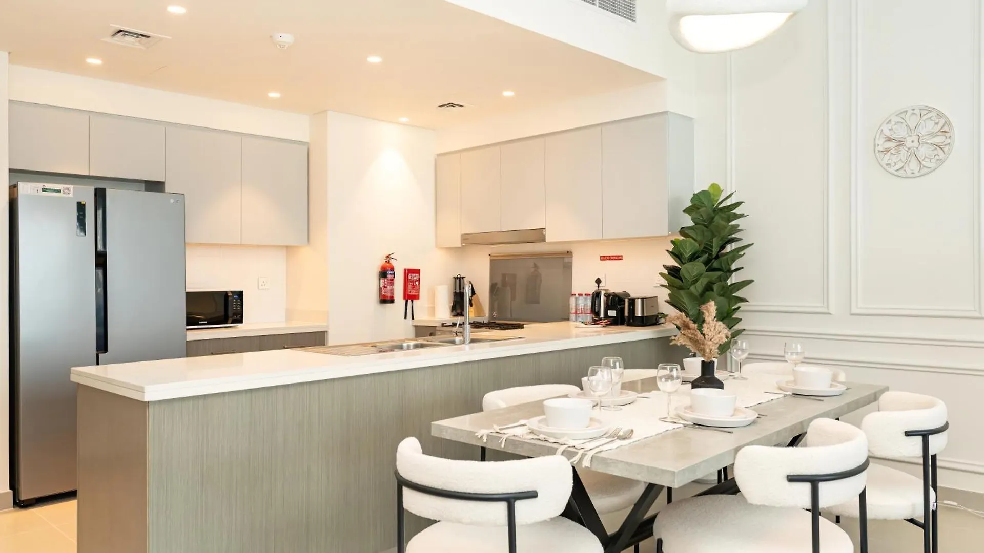 Burj Khalifa Bliss I 4 Bedroom Apartments I Burj Khalifa & Fountain Views I Free Gym, Pool, Parking, Wi-Fi And Ps5 I By Skyline Serenity Dubai 0*,  United Arab Emirates