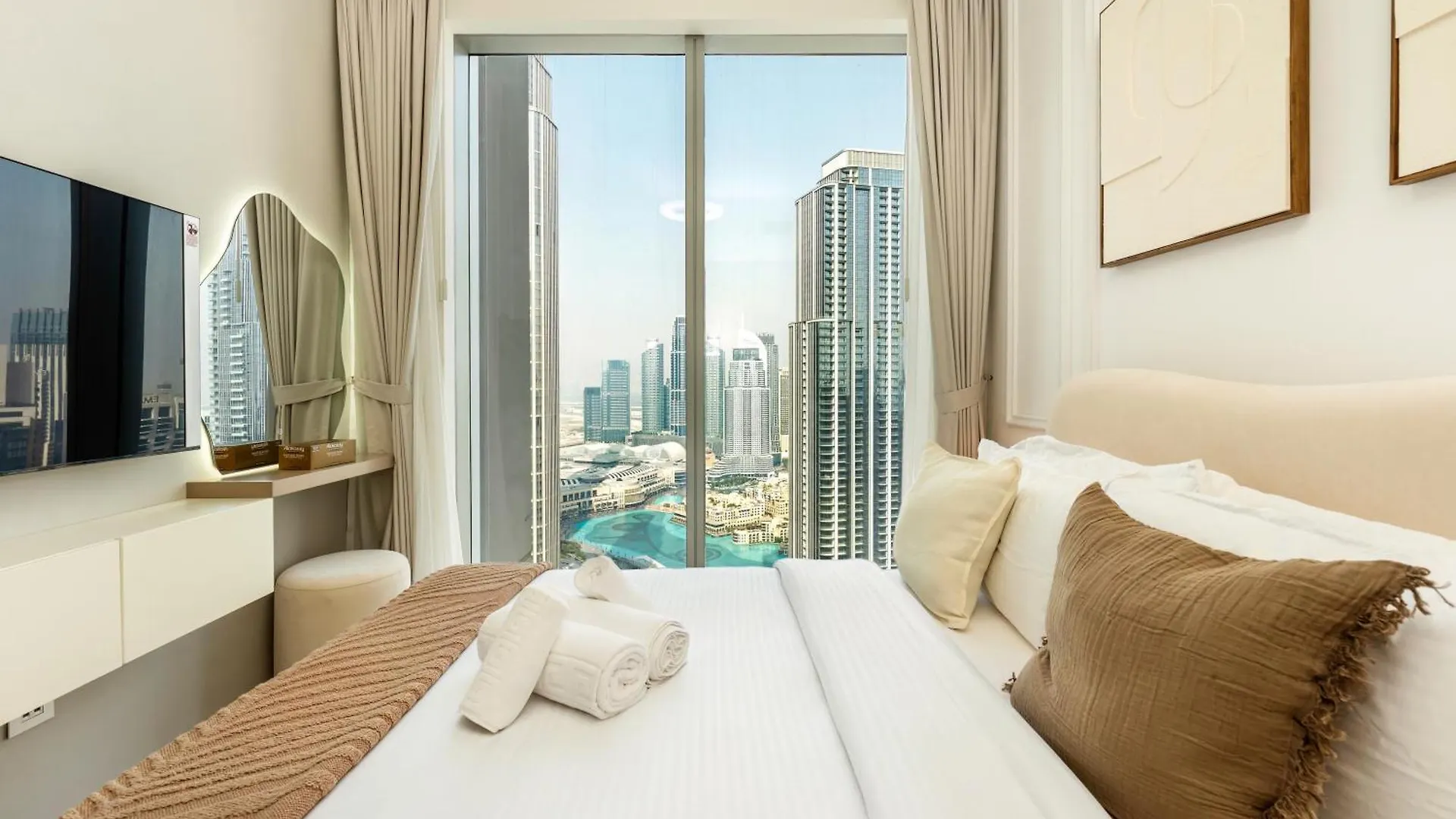 Burj Khalifa Bliss I 4 Bedroom Apartments I Burj Khalifa & Fountain Views I Free Gym, Pool, Parking, Wi-Fi And Ps5 I By Skyline Serenity Dubai