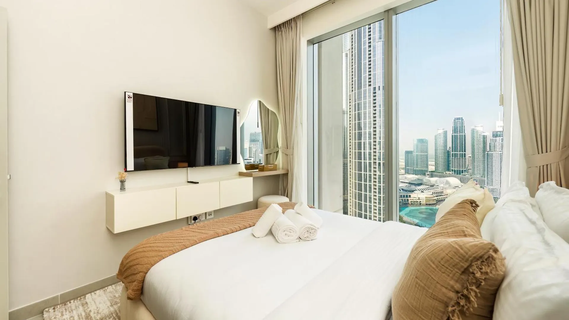Burj Khalifa Bliss I 4 Bedroom Apartments I Burj Khalifa & Fountain Views I Free Gym, Pool, Parking, Wi-Fi And Ps5 I By Skyline Serenity Dubai